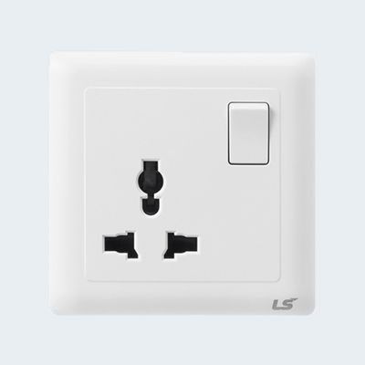 Eagle S-Factor Supplies - Focus PCH 13A Switched Multi Socket with Light (White)